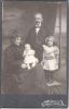 Gerhard Grove Hauerbach og Elna Sofie Herskind med børnene Hertha og Aage, 1906